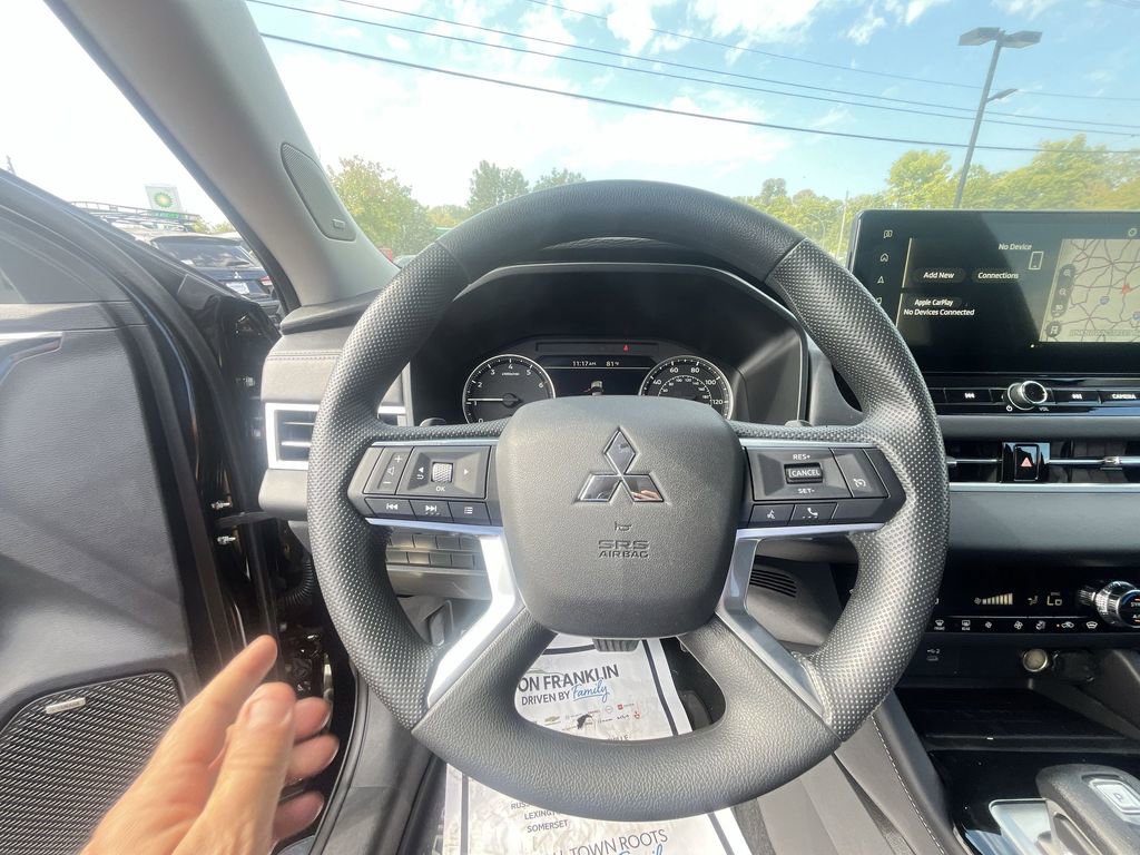 New 2025 Mitsubishi Outlander ES image 14