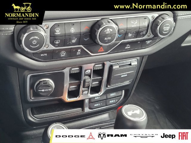Used 2024 Jeep Wrangler Unlimited Sahara w/ Technology Group AWD/4WD image 11