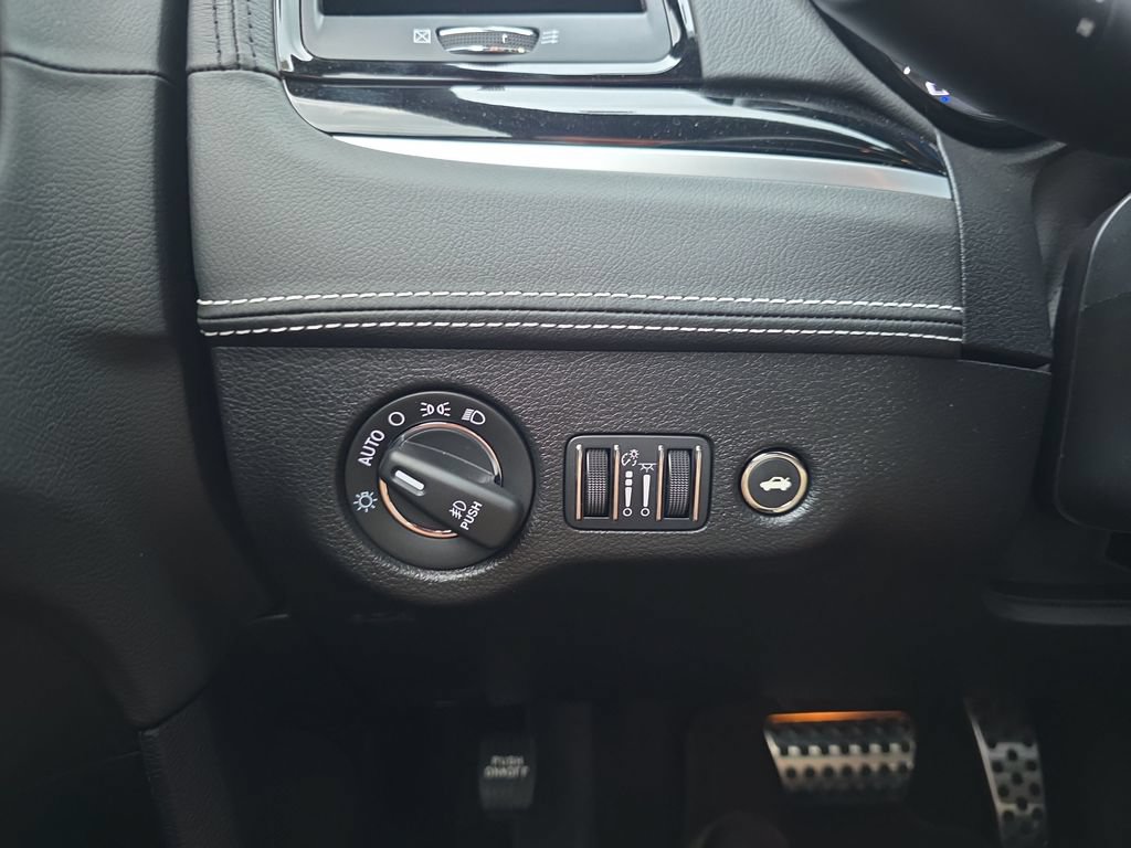 Used 2023 Chrysler 300 C RWD image 20