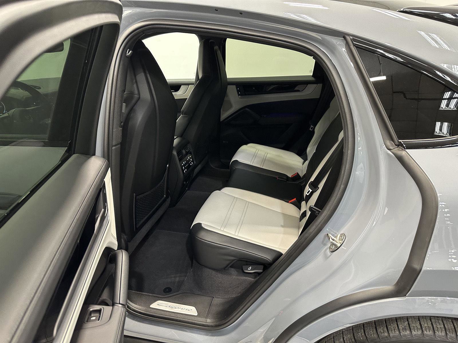 Certified 2025 Porsche Cayenne Coupe image 34