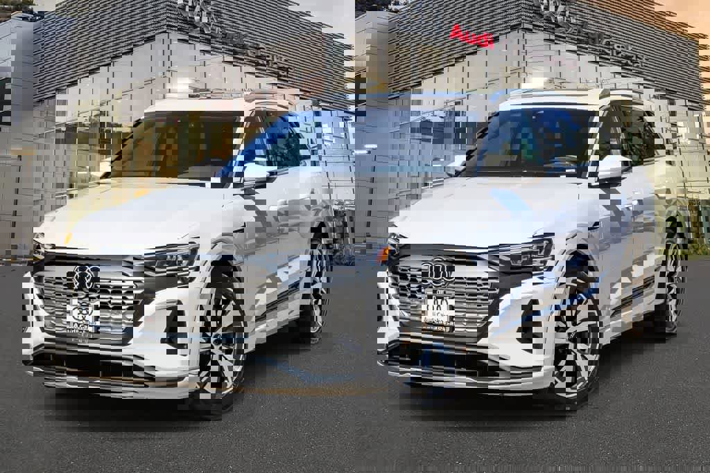 Used 2024 Audi Q8 e-tron Premium Plus w/ Premium Plus Package image 1