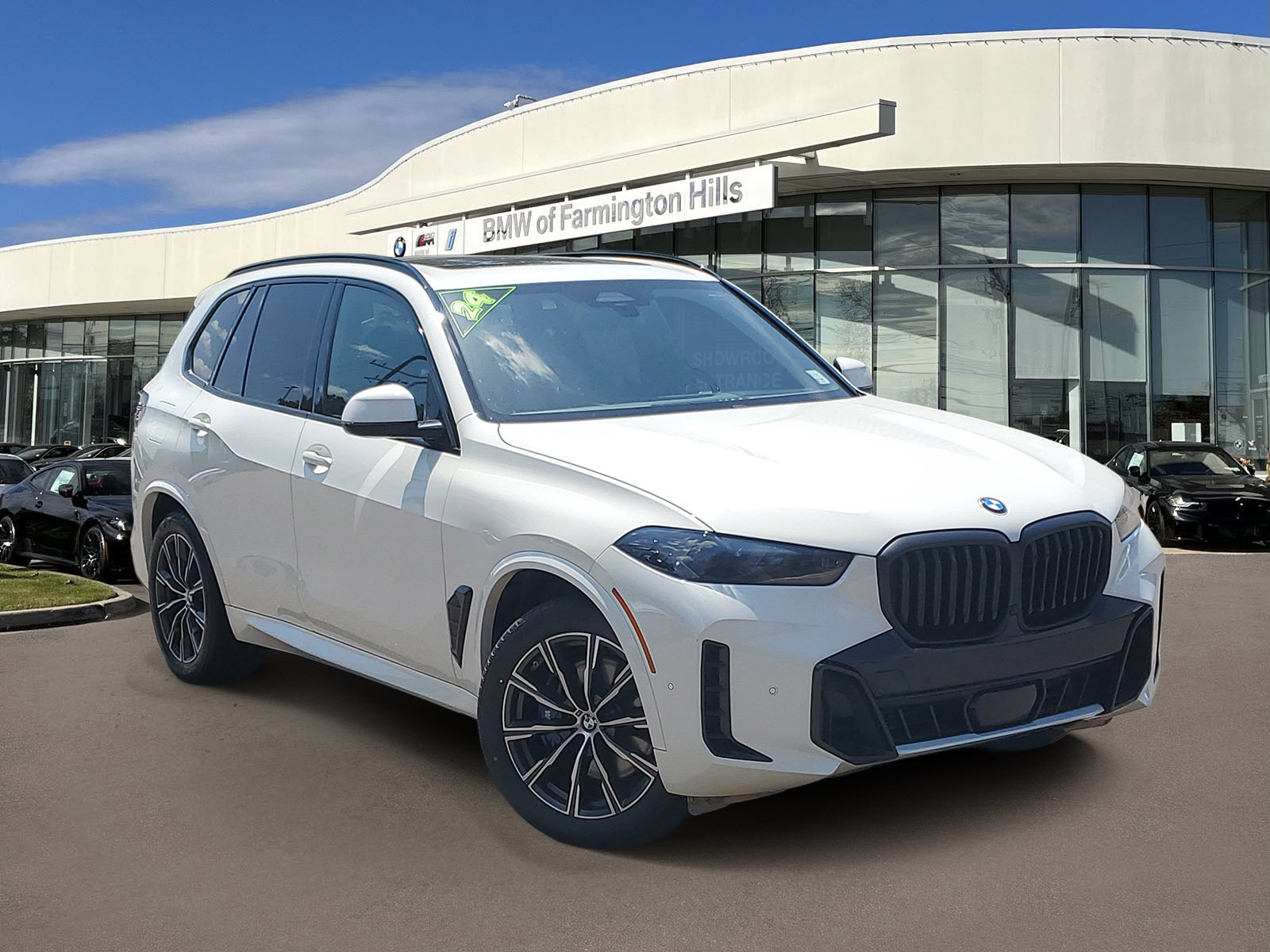 Used 2024 BMW X5 xDrive40i w/ M Sport Package AWD/4WD image 3