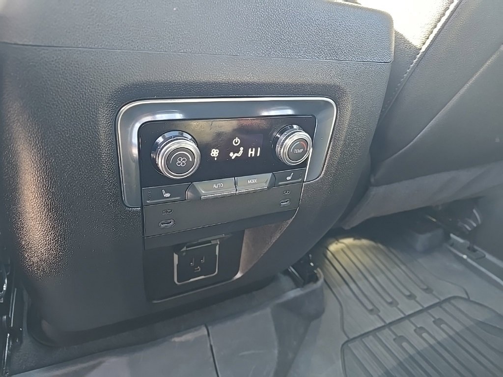 Used 2025 GMC Yukon XL AT4 w/ AT4 Premium Package image 13