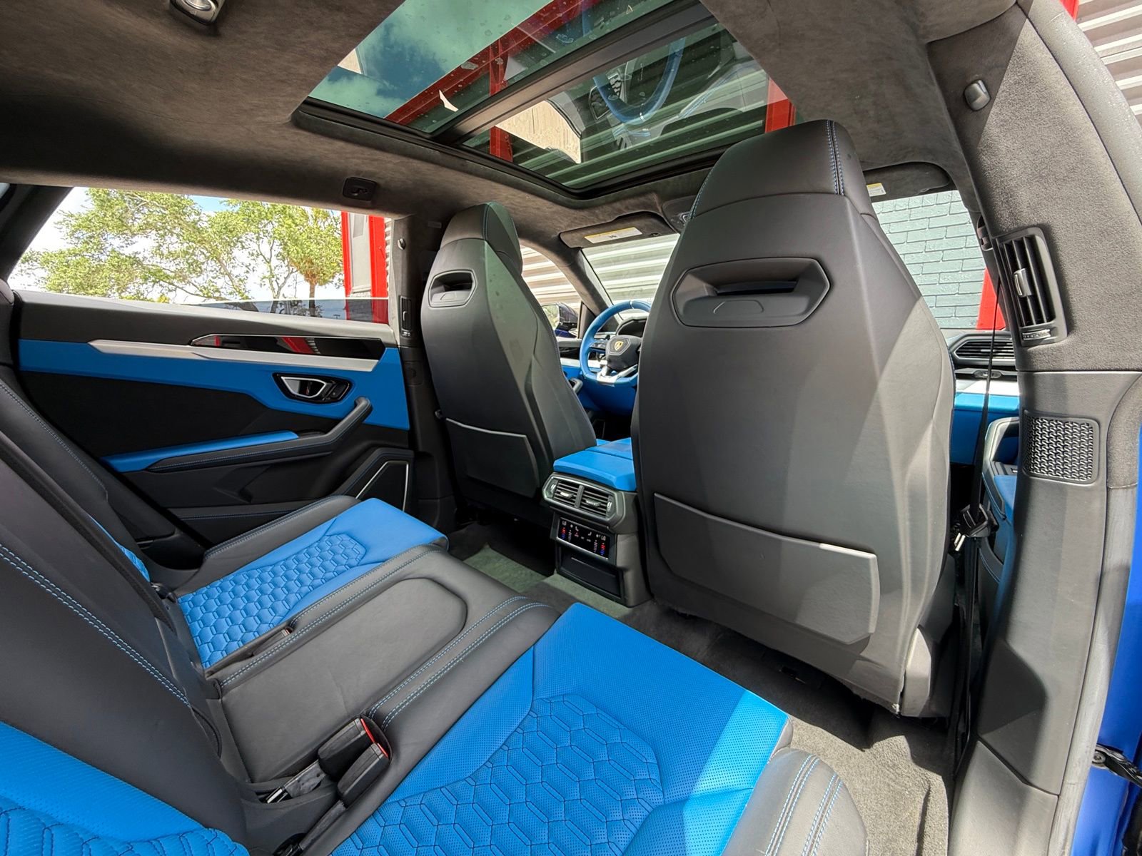 Used 2020 Lamborghini Urus image 23