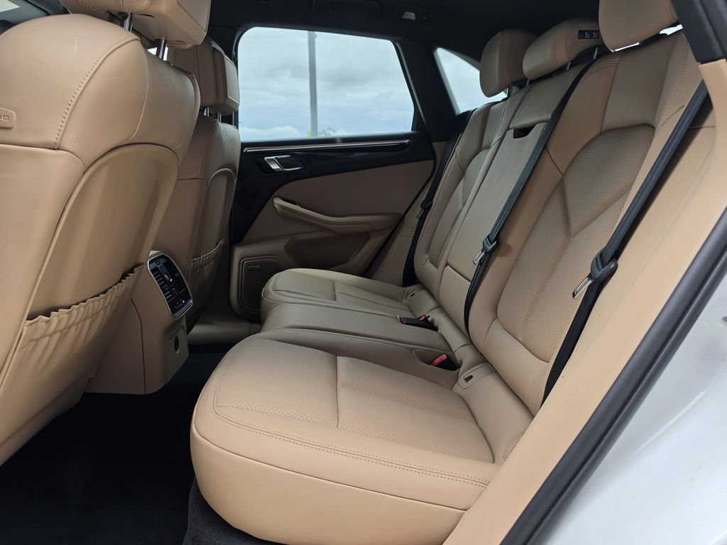 Certified 2026 Porsche Macan AWD/4WD image 17