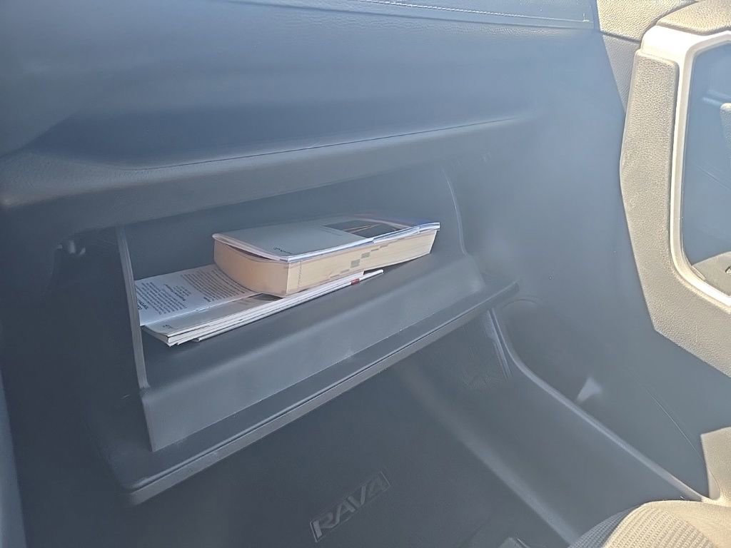 Used 2019 Toyota RAV4 LE image 21