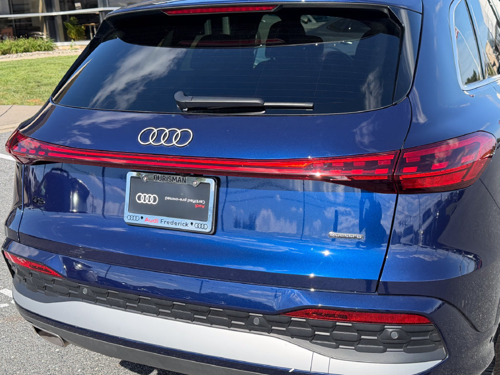 Certified 2025 Audi Q5 Premium w/ Convenience Package AWD/4WD image 12