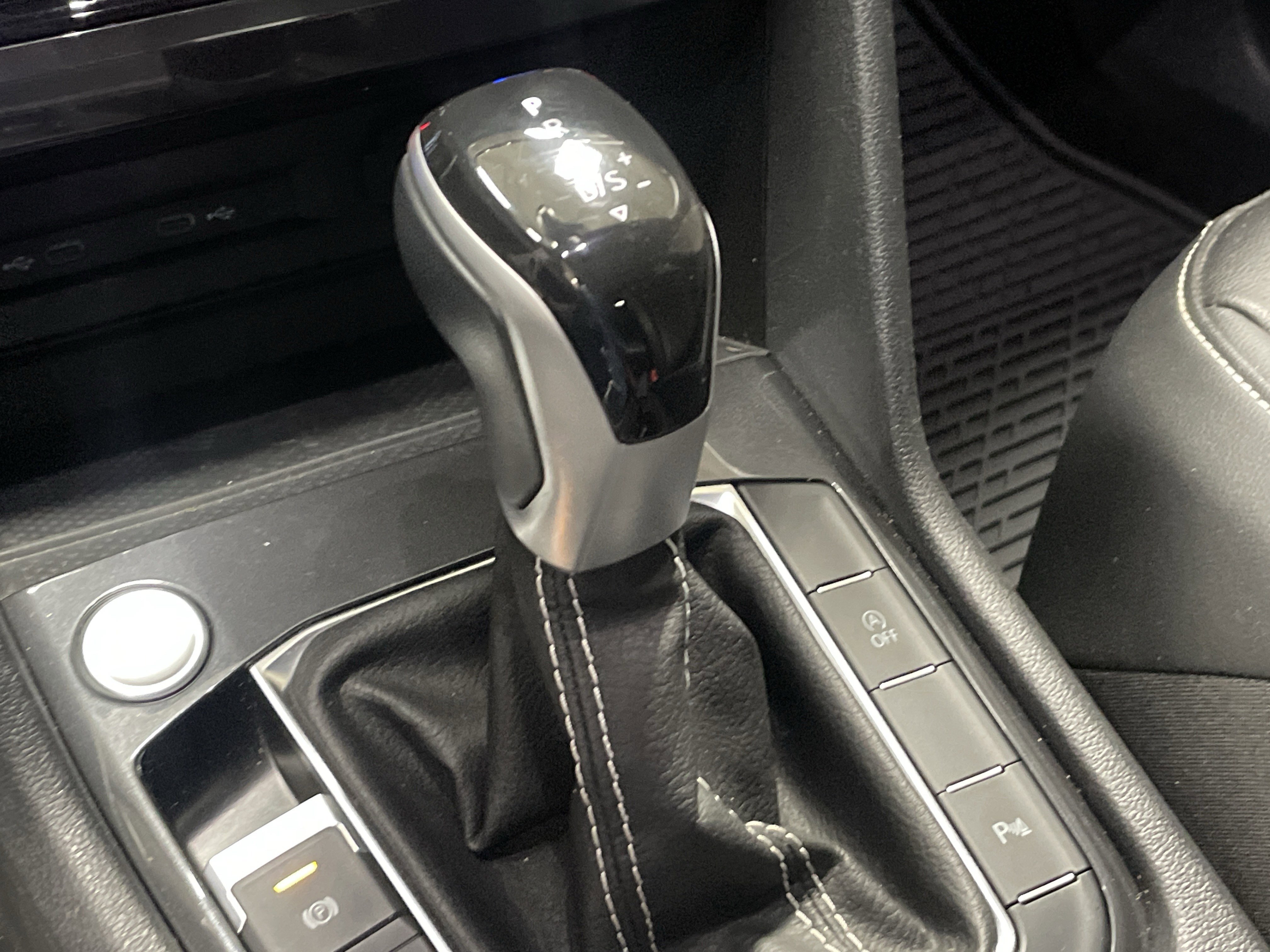 Used 2023 Volkswagen Tiguan SE R-Line FWD image 26