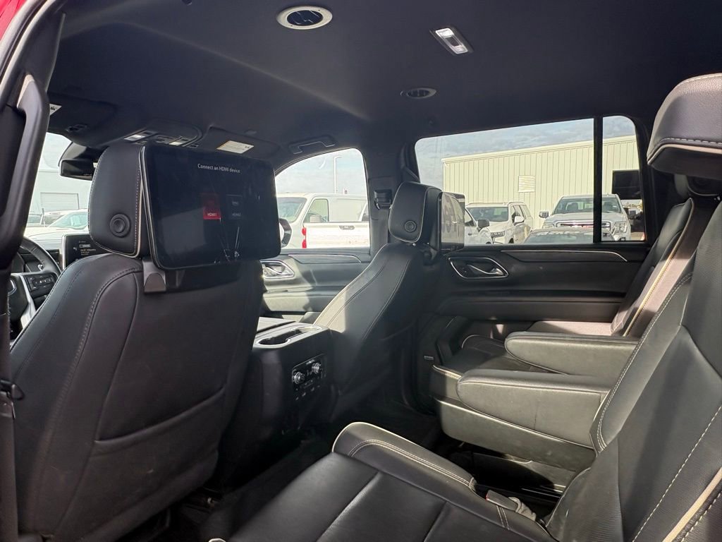 Used 2024 GMC Yukon XL SLT w/ SLT Luxury Package image 8