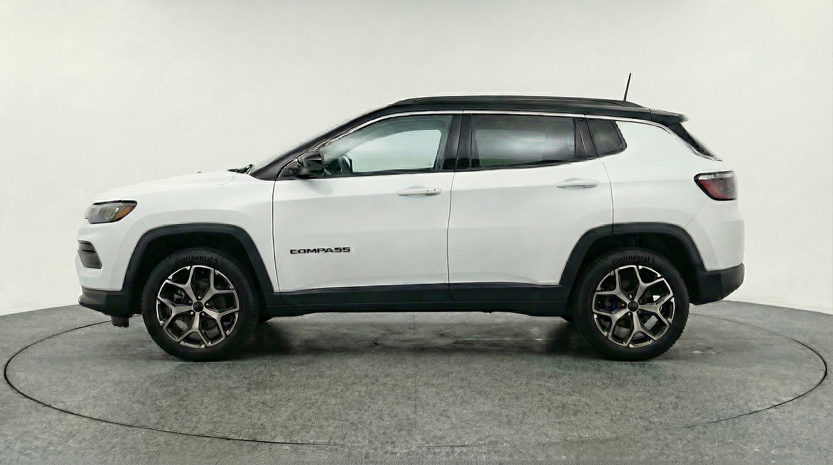 Used 2025 Jeep Compass Limited image 5