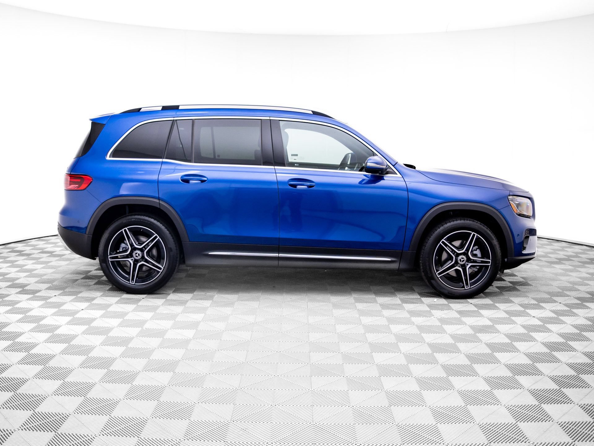 New 2026 Mercedes-Benz GLB 250 4MATIC image 6