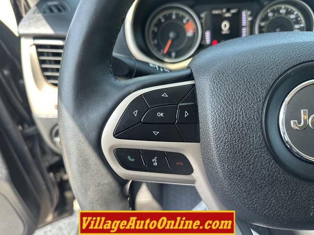 Used 2017 Jeep Cherokee Latitude w/ Comfort/Convenience Group AWD/4WD image 27