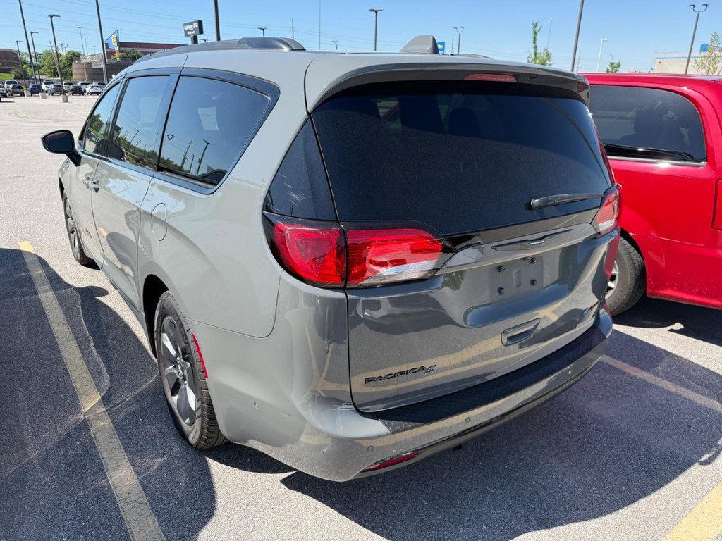 Used 2020 Chrysler Pacifica Limited w/ Advanced Safetytec Group image 11