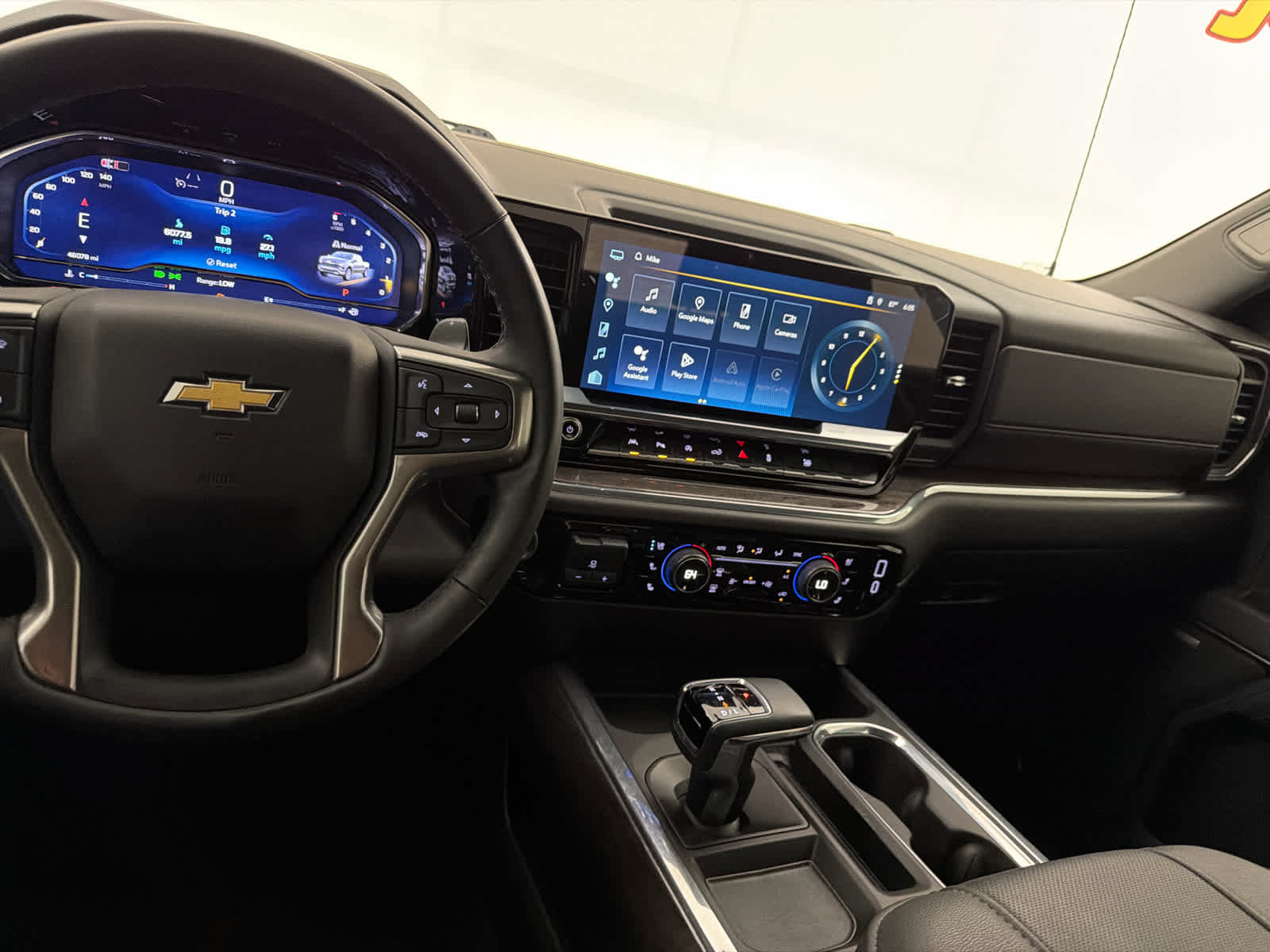 Used 2024 Chevrolet Silverado 1500 LTZ RWD image 18
