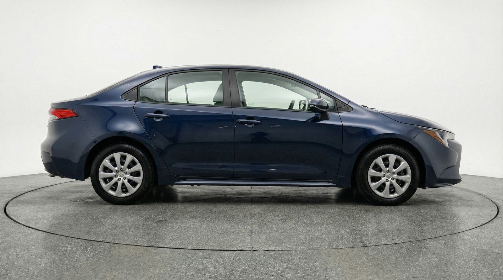 Used 2025 Toyota Corolla LE FWD image 11