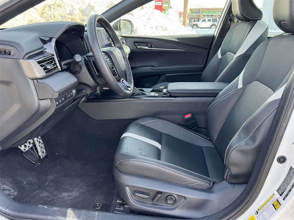 Used 2025 Toyota Camry SE image 19