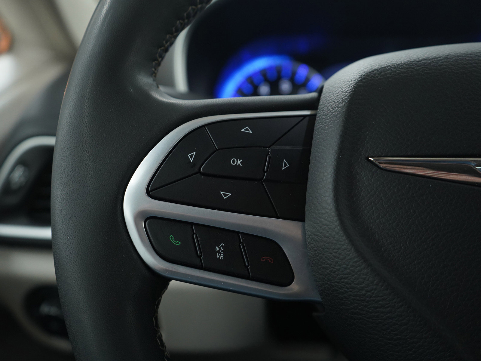 Used 2022 Chrysler Pacifica Touring-L image 28