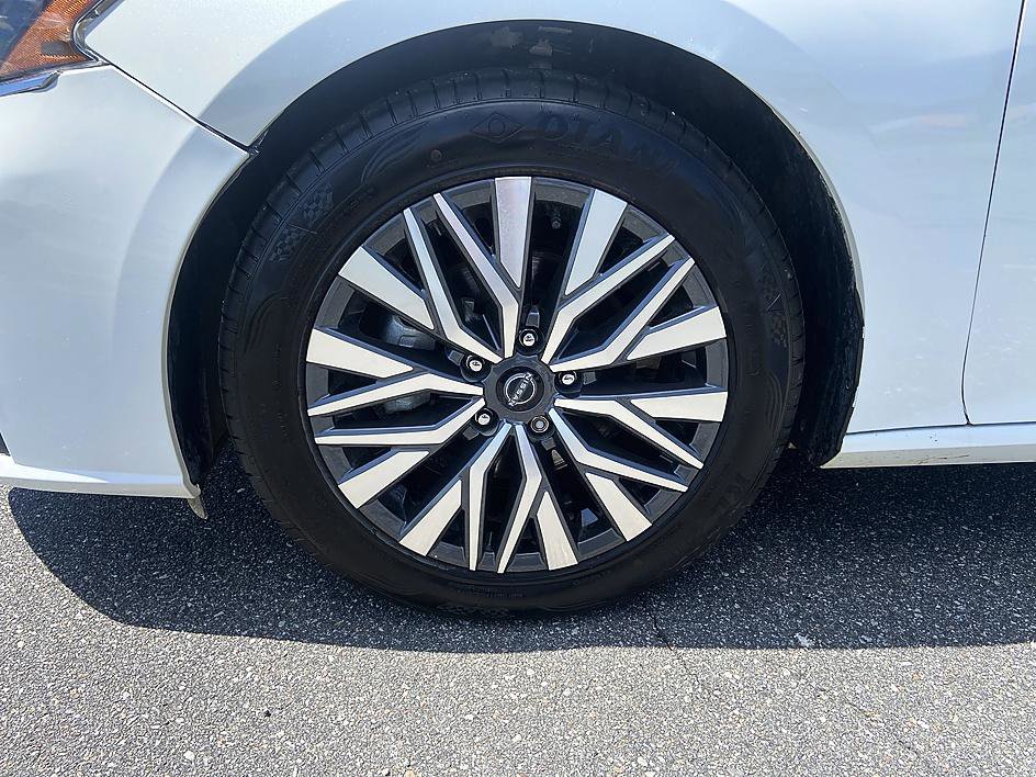 Certified 2024 Nissan Altima 2.5 SV FWD image 12