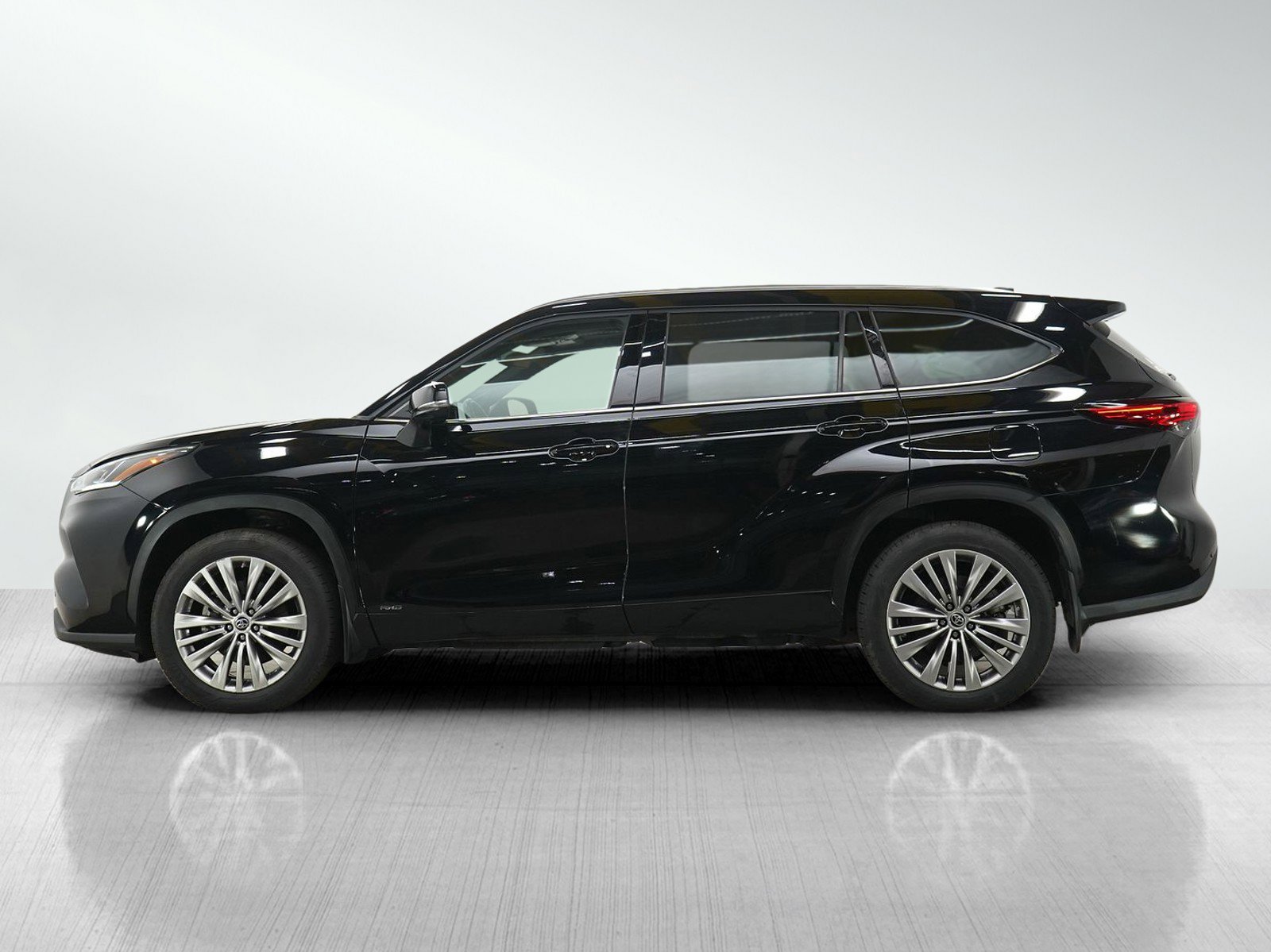 Used 2022 Toyota Highlander Platinum AWD/4WD image 2