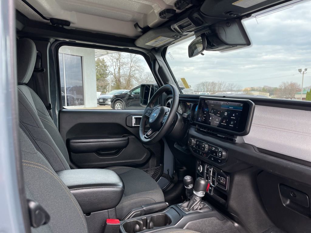 Used 2024 Jeep Wrangler Unlimited image 25