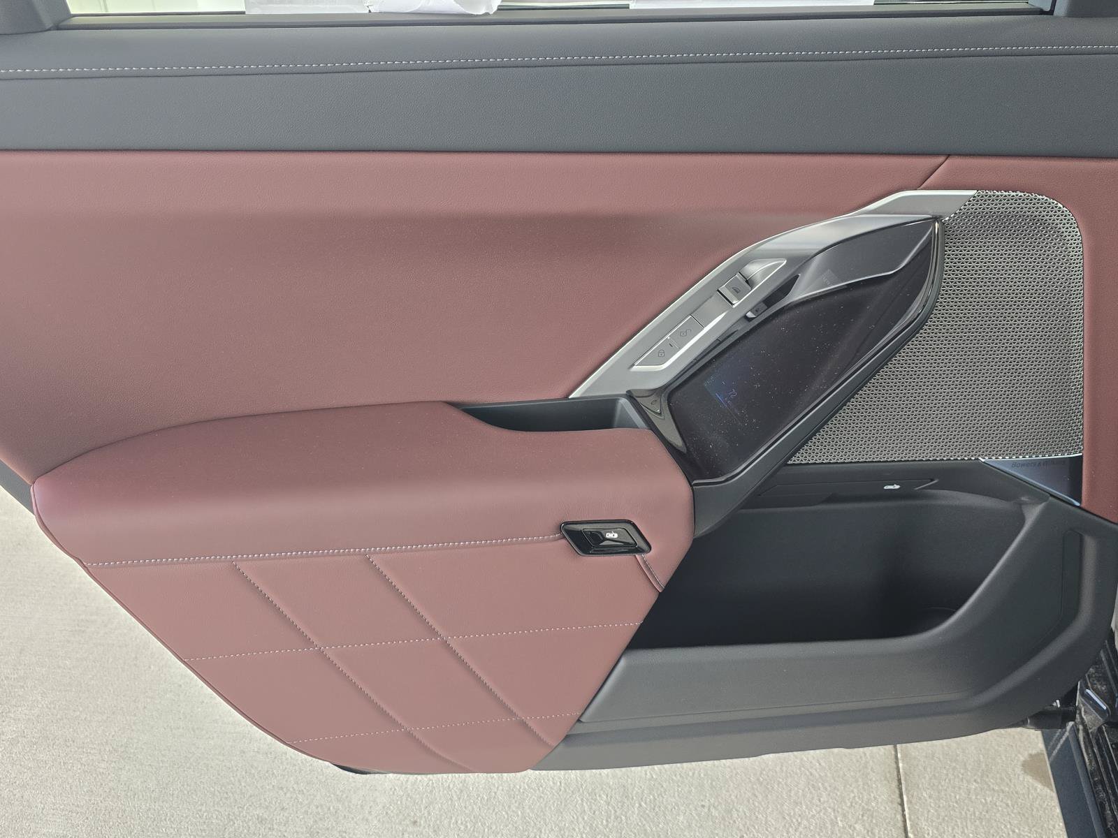 New 2026 BMW 750e xDrive AWD/4WD image 11