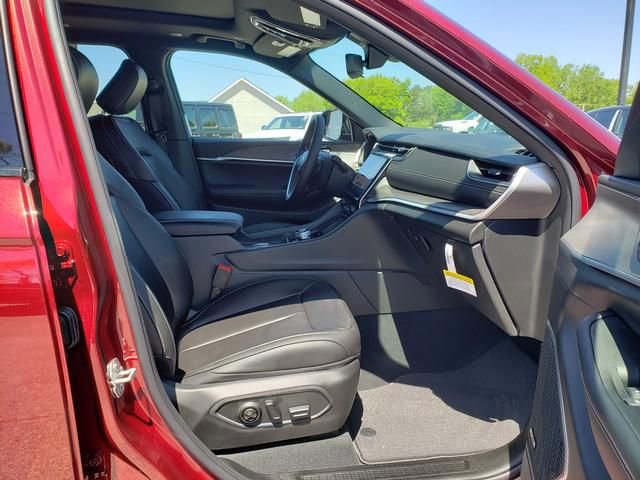 New 2024 Jeep Grand Cherokee L Limited w/ Black Appearance Package image 19