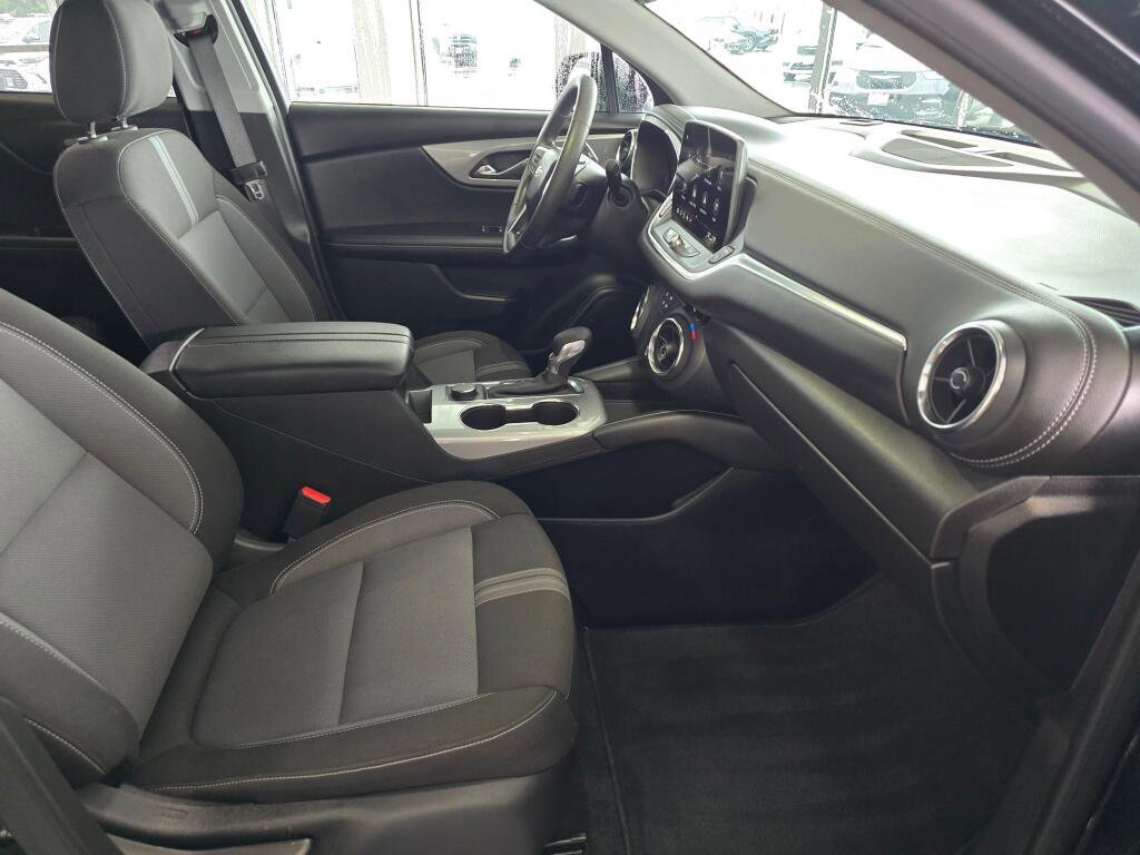 Used 2025 Chevrolet Blazer LT image 44