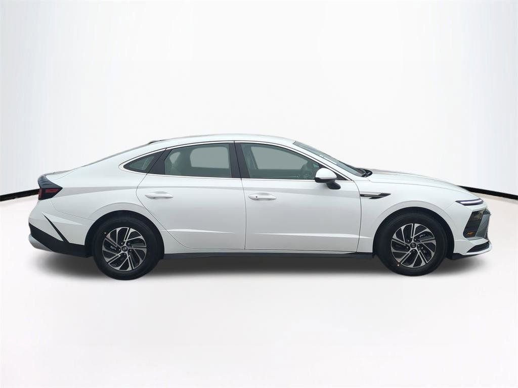 New 2026 Hyundai Sonata Blue FWD image 4