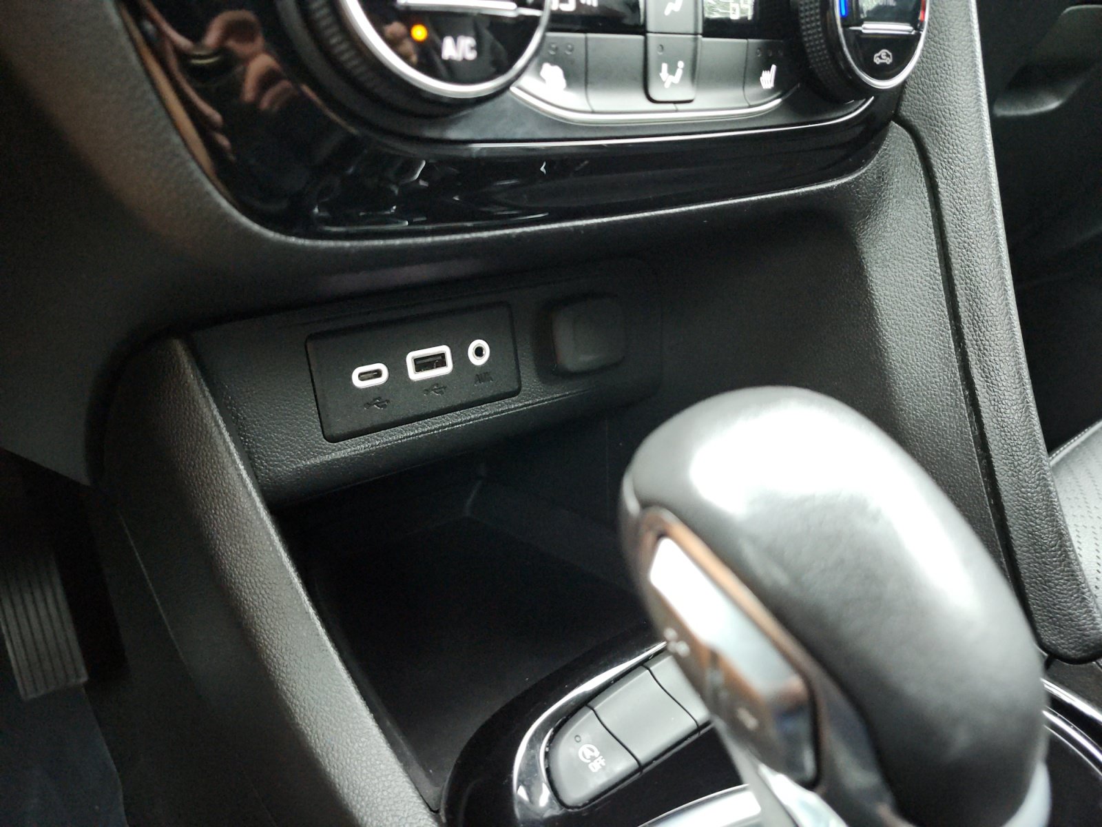 Used 2021 Buick Encore GX Essence w/ Experience Buick Package FWD image 22