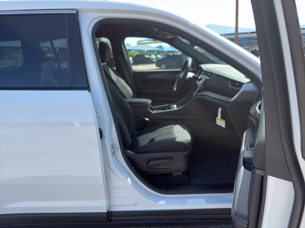 New 2026 Jeep Grand Cherokee L Laredo AWD/4WD image 15