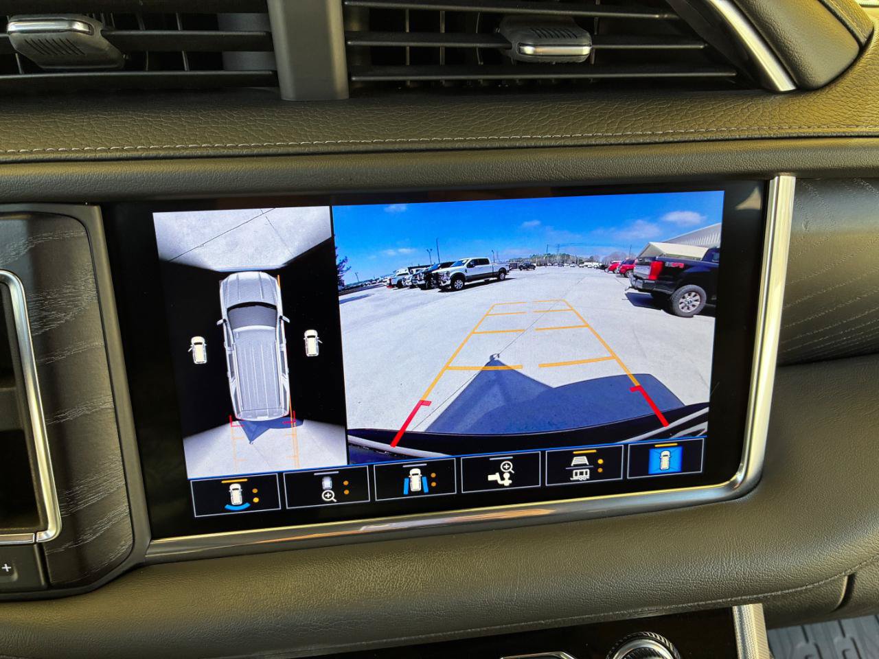 Used 2021 GMC Yukon XL Denali w/ Denali Premium Package image 23