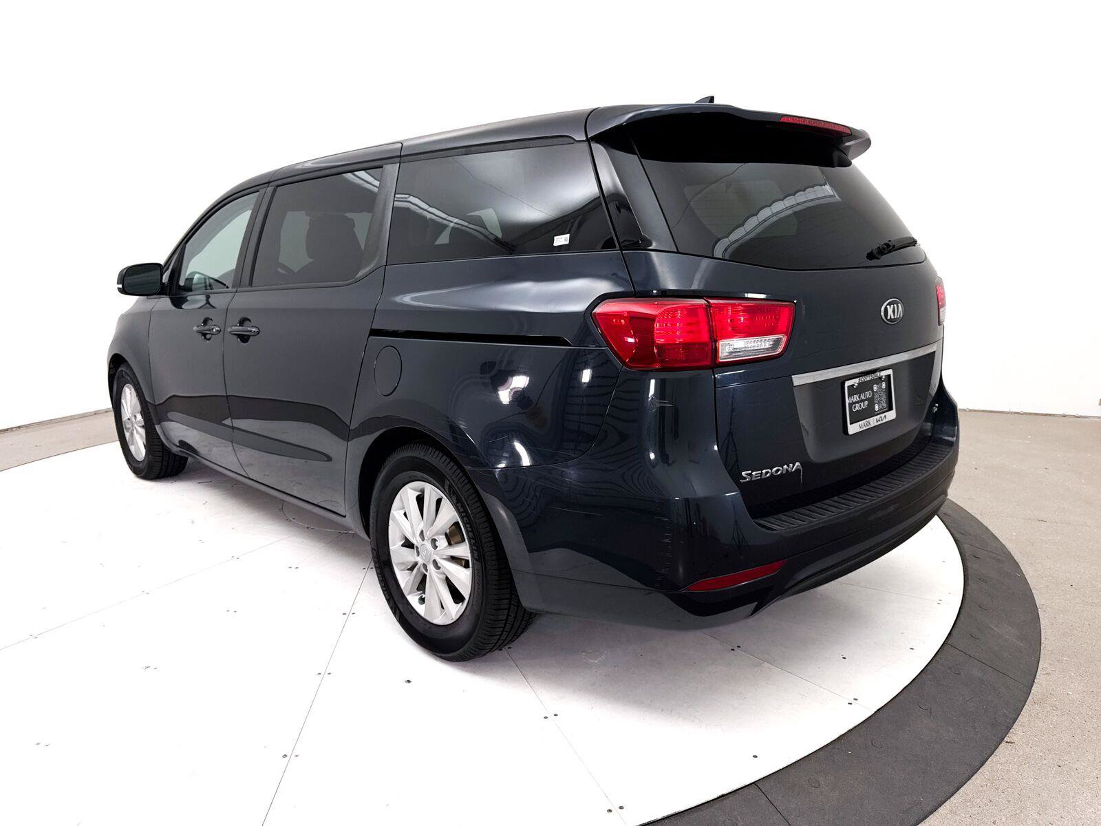 Used 2017 Kia Sedona LX FWD image 9