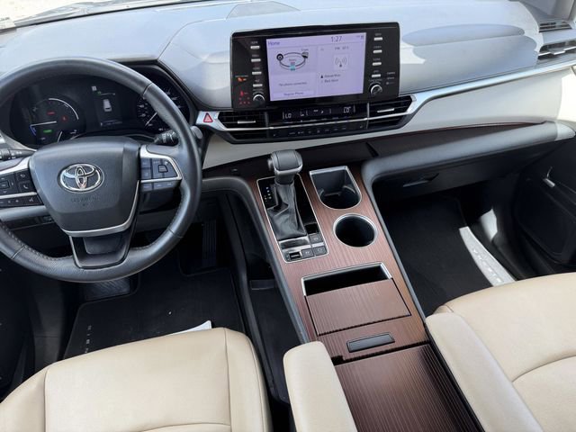 Used 2024 Toyota Sienna XLE FWD image 18