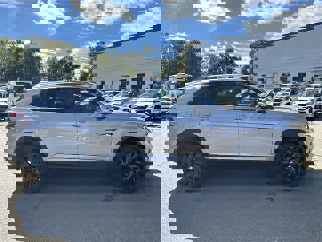 Used 2024 Volkswagen Atlas Cross Sport SE image 3