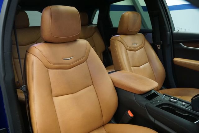 Used 2023 Cadillac XT5 Premium Luxury w/ Technology Package AWD/4WD image 15