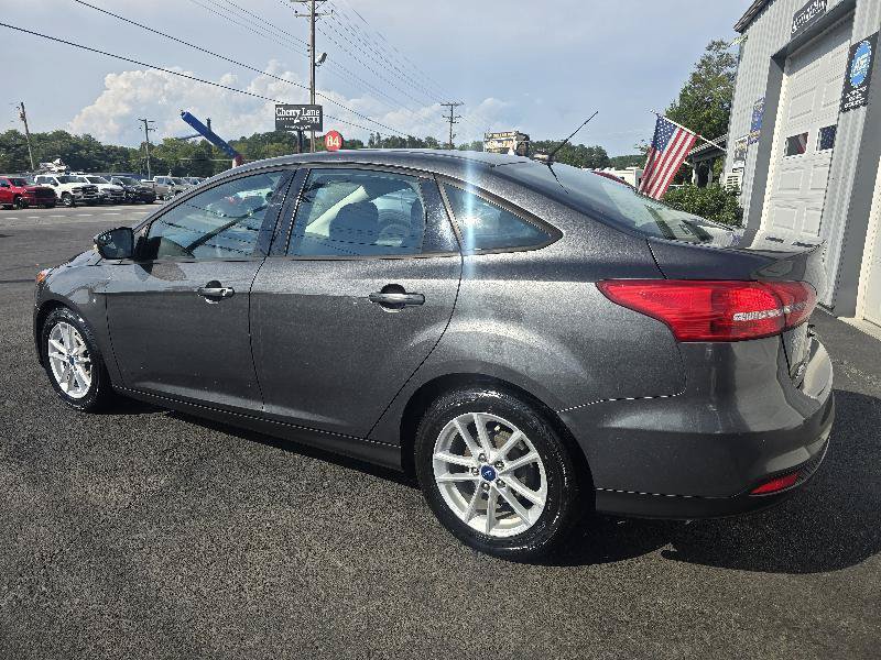 Used 2016 Ford Focus SE FWD image 4