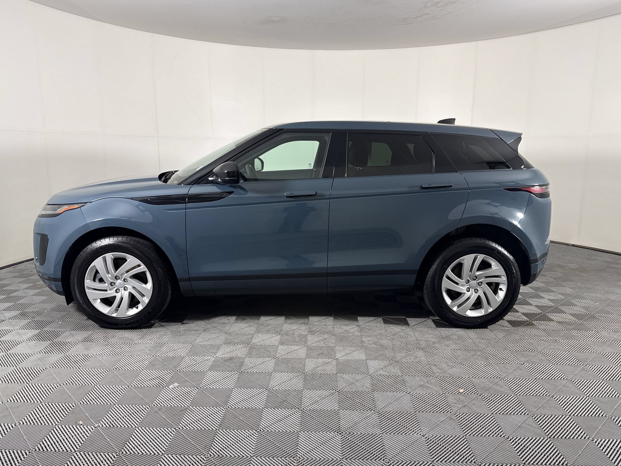 Used 2024 Land Rover Range Rover Evoque S AWD/4WD image 2