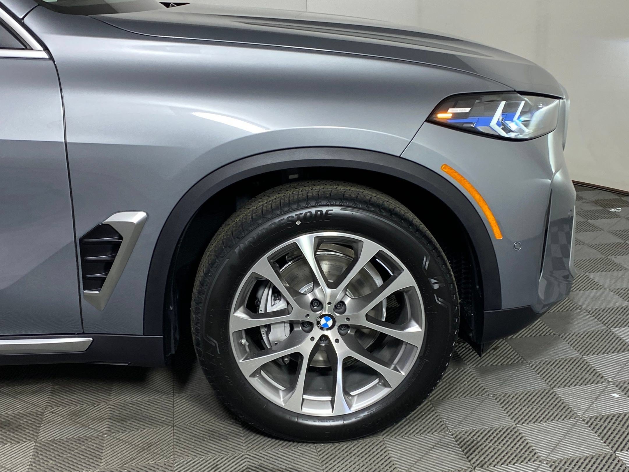 Used 2026 BMW X5 xDrive40i w/ Premium Package AWD/4WD image 12