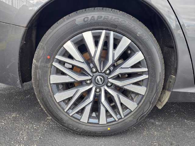Used 2025 Nissan Altima 2.5 SV FWD image 12