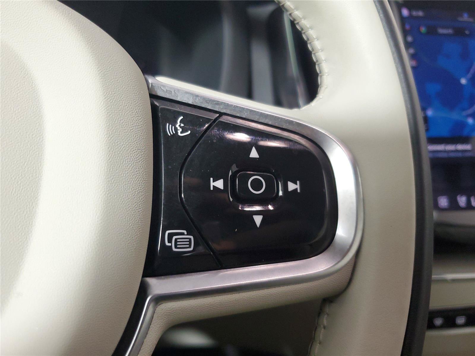 Certified 2023 Volvo XC60 B5 Plus w/ Climate Package AWD/4WD image 25