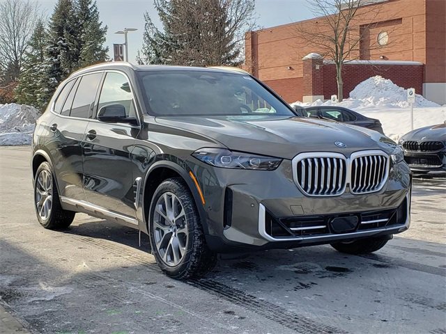 New 2026 BMW X5 xDrive50e w/ Premium Package image 3