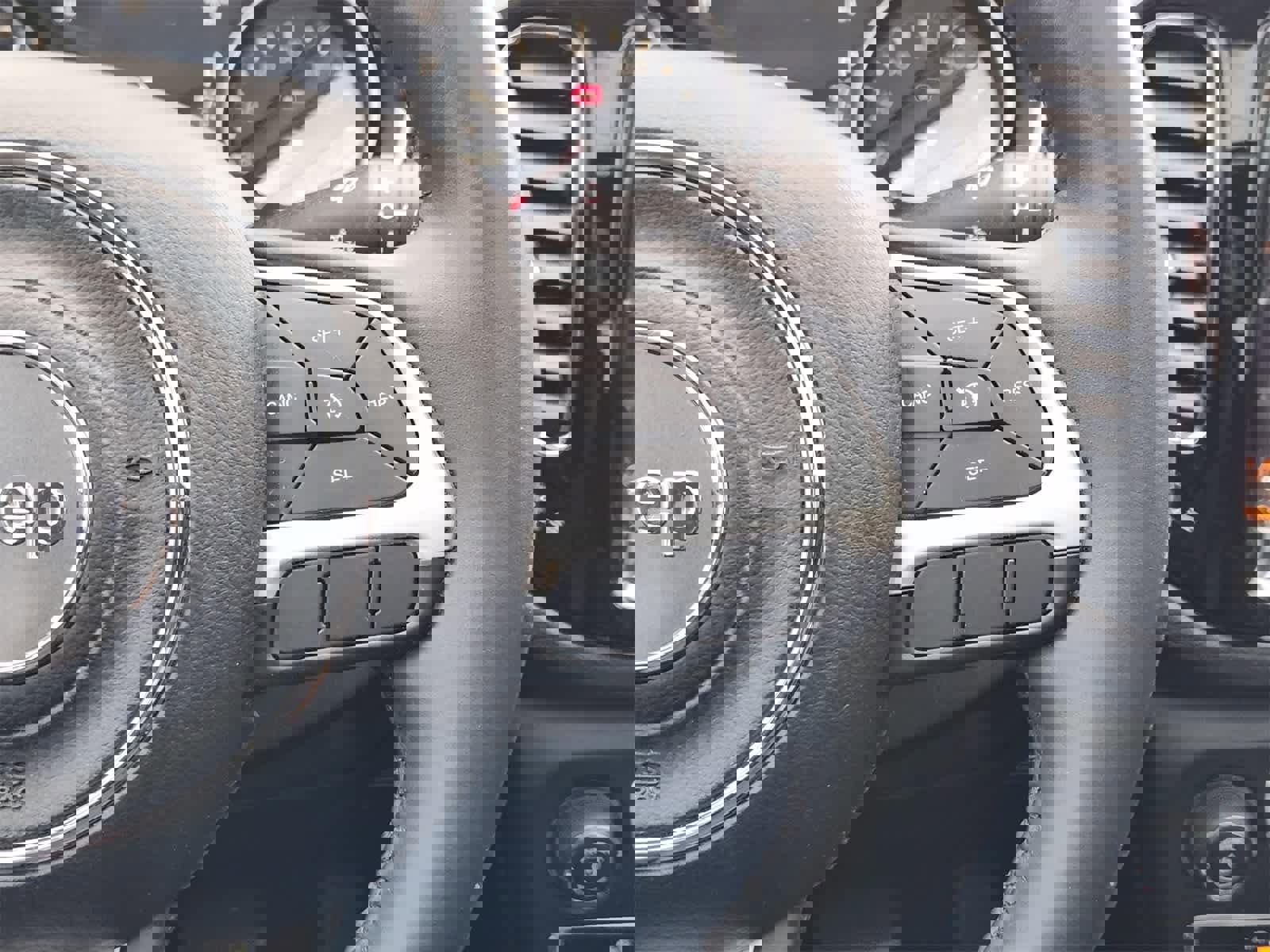 Used 2018 Jeep Compass Altitude w/ Popular Equipment Group image 28