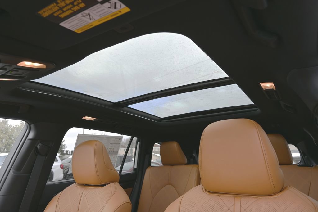New 2026 Toyota Highlander Platinum image 14