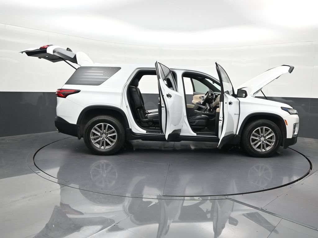 Used 2023 Chevrolet Traverse LS FWD image 33