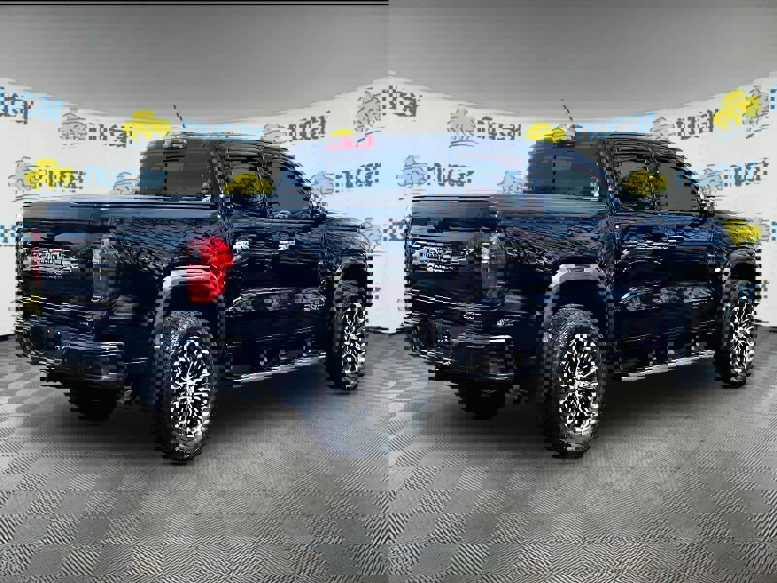 Used 2024 GMC Canyon Denali image 6