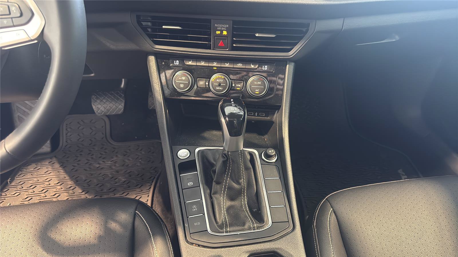 Used 2022 Volkswagen Jetta SE FWD image 24