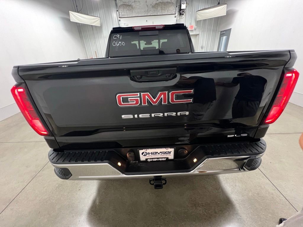 New 2026 GMC Sierra 1500 SLE w/ Preferred Package AWD/4WD image 4