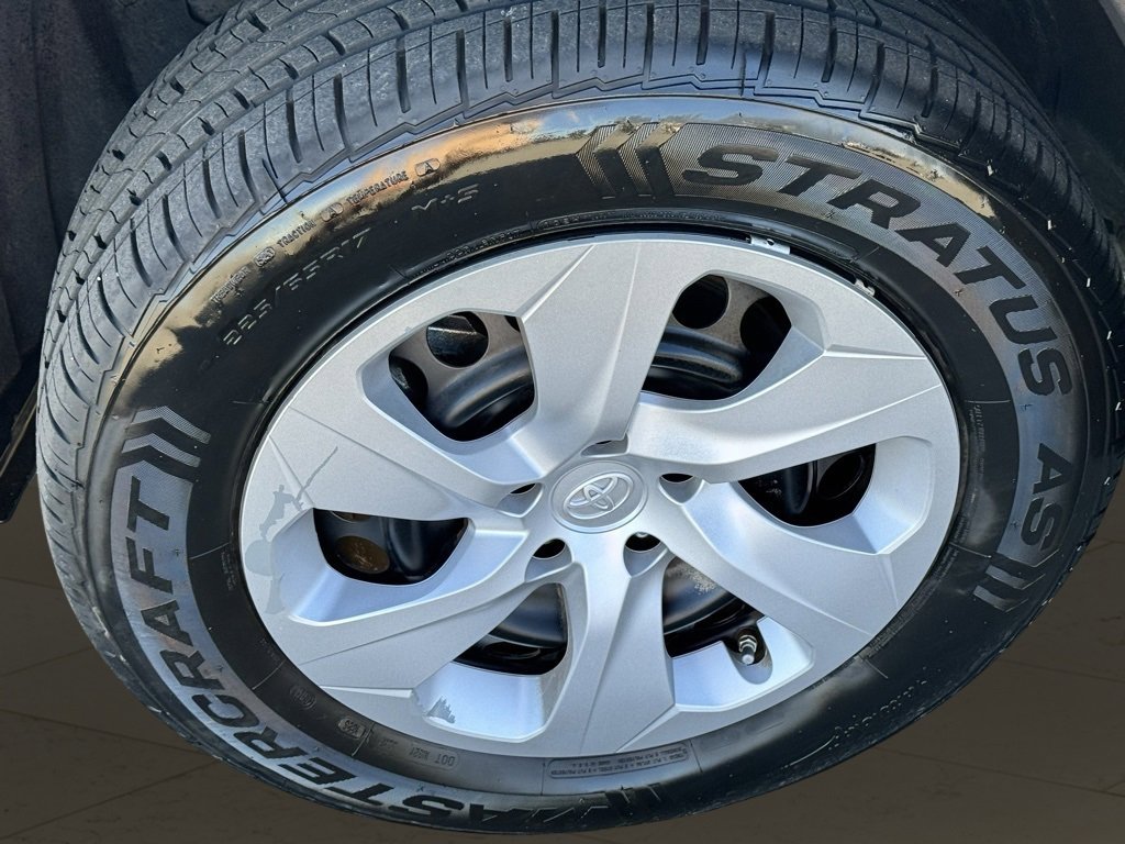 Used 2023 Toyota RAV4 LE image 19