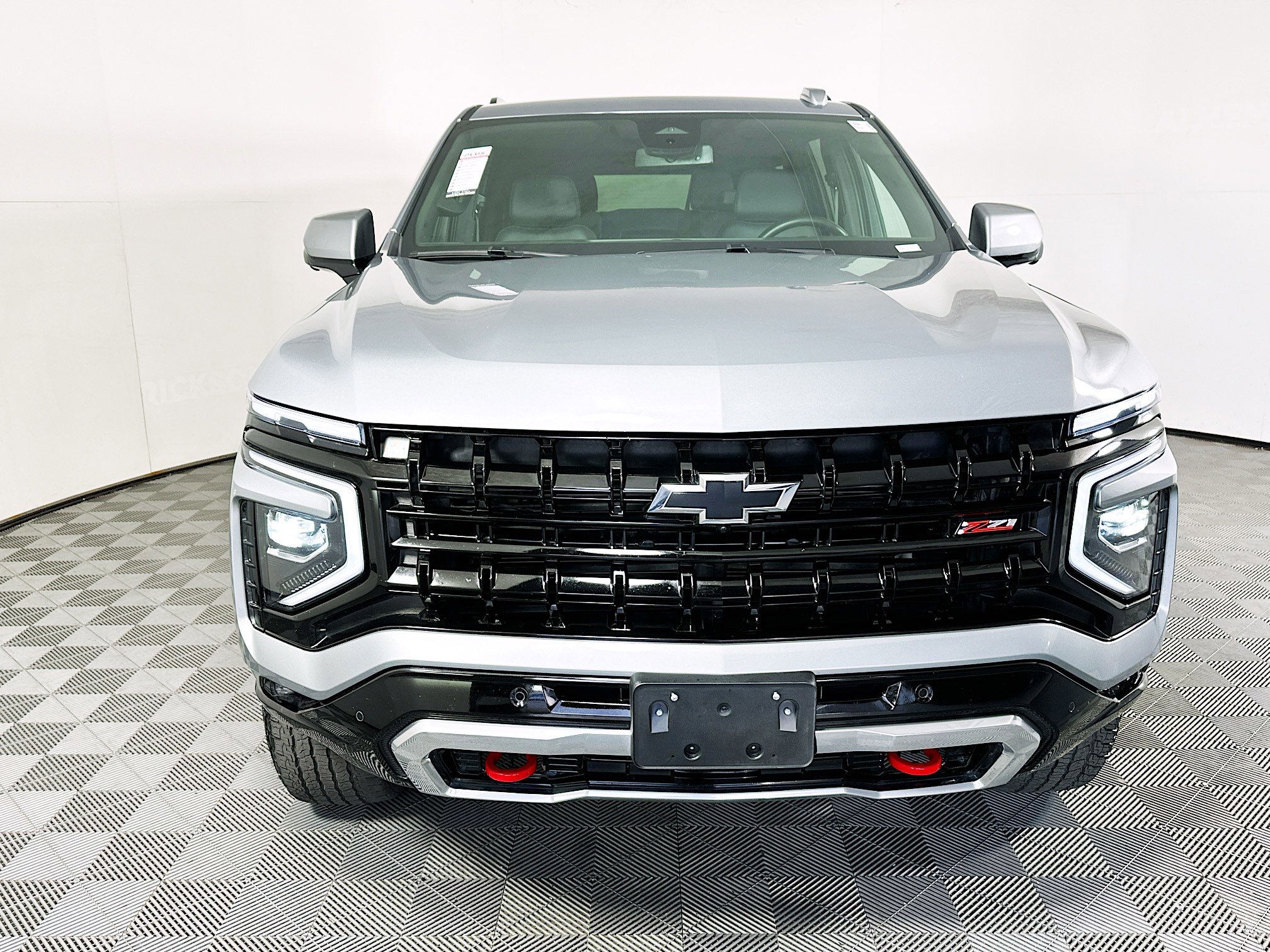 Used 2025 Chevrolet Suburban Z71 image 8