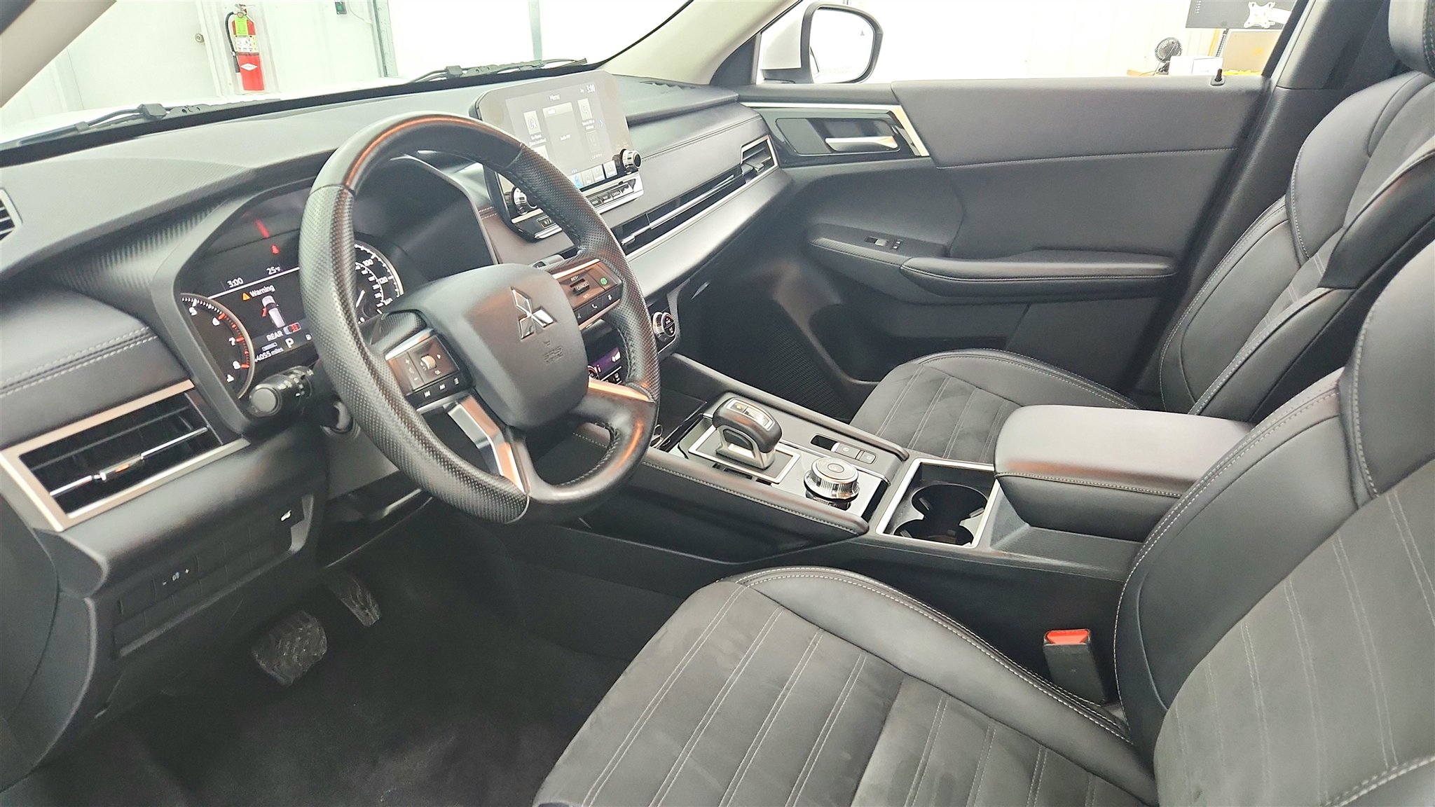 Used 2024 Mitsubishi Outlander FWD image 9